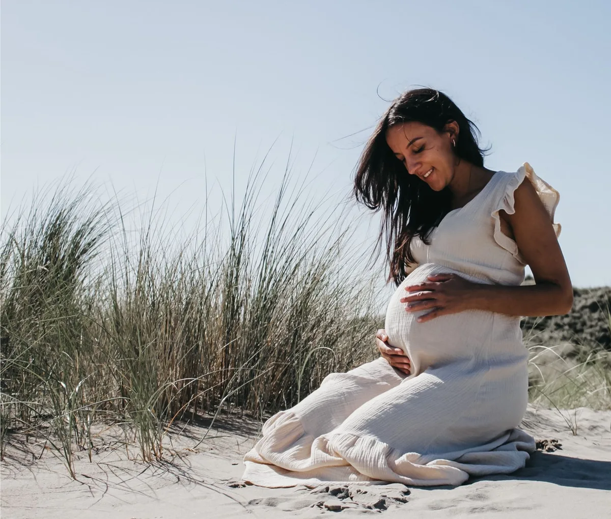 Lindsay van Rijn enceinte, fondatrice de Babycrafts 3D, qui a elle-même fait réaliser sa sculpture de grossesse